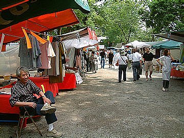 Toji temple flea market